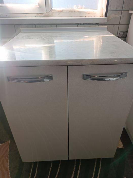 Кухонный шкаф сатылады , состояние тап таза, кырылмаган 300мын сум,