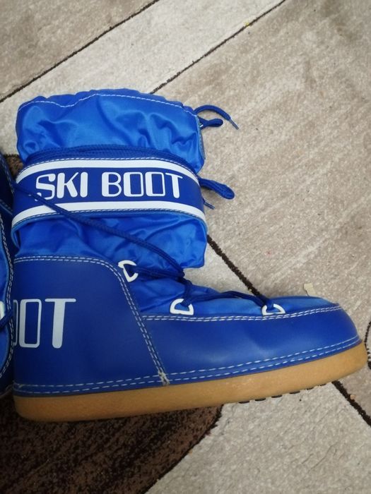 Cizme îmblănite zăpadă