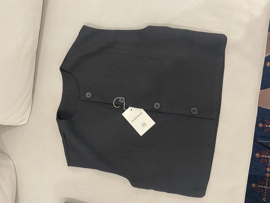 Жилетка новая черная