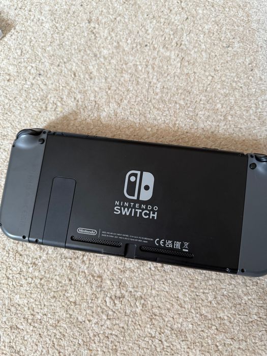Nintendo switch + 3 jocuri + folie