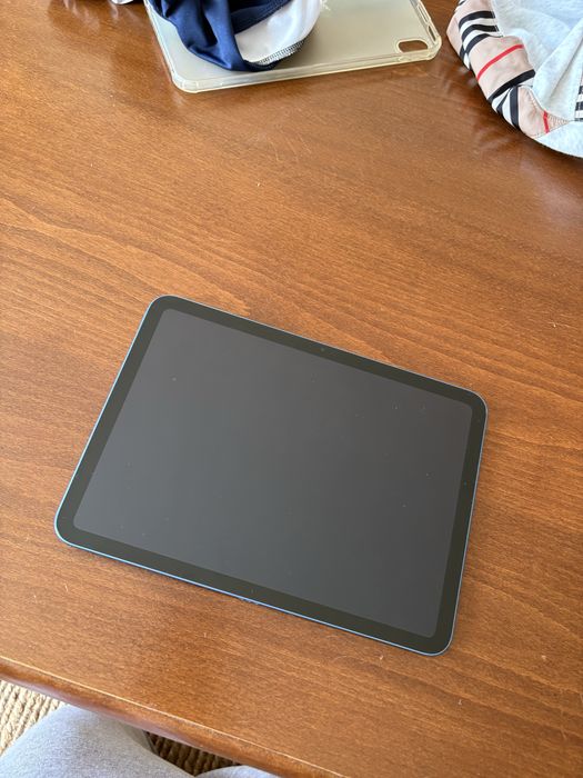 iPad 10th generation в ПЕРФЕКТНО състояние!