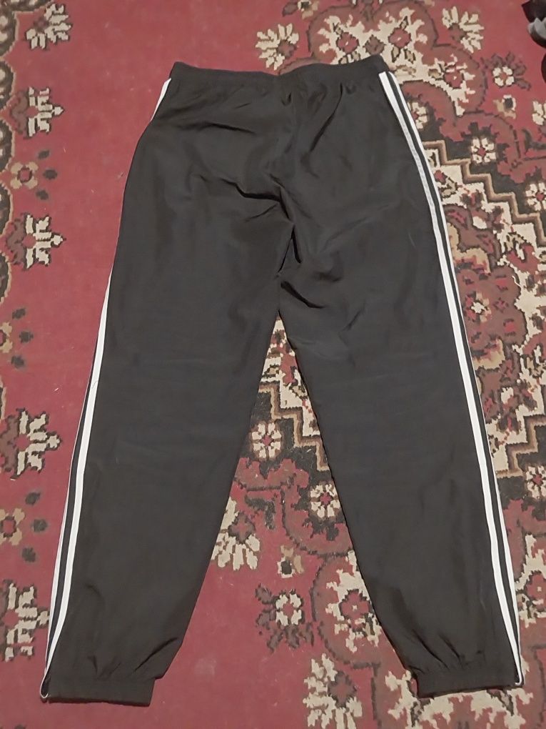Pantaloni Adidas Cu Numărul 26