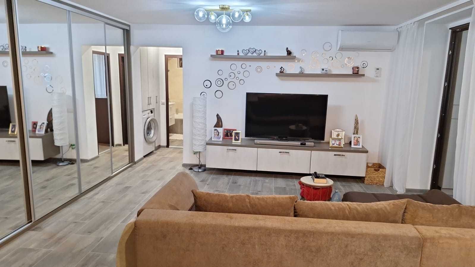 Apartament renovat si mobilat pe Blv Cosminului