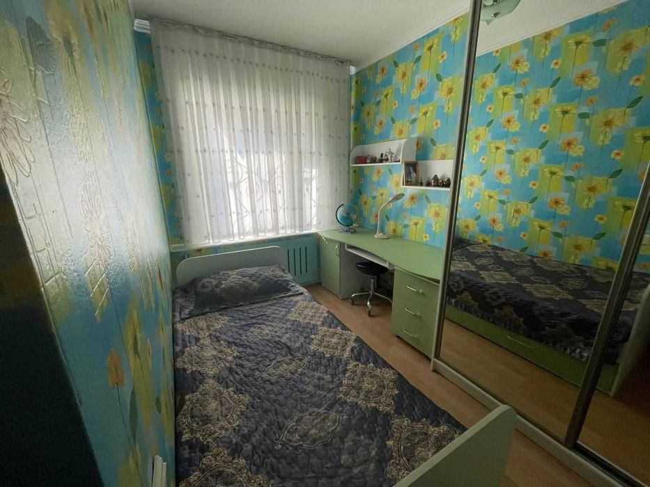 Юнусабад 18, 3/3/4 Продаётся кирпичный 77серия вдоль дороги