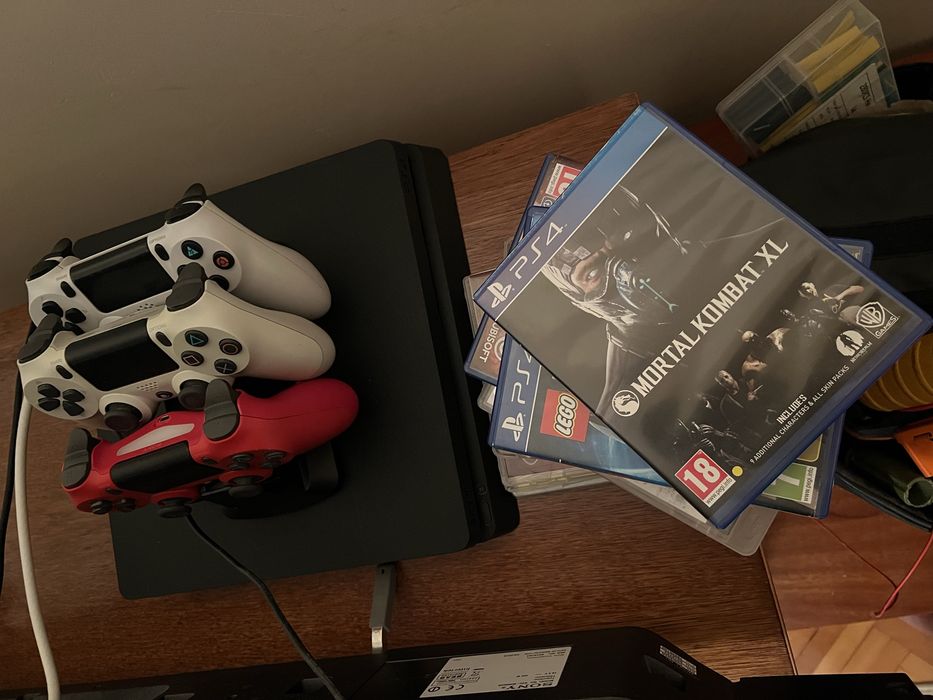 Vand PS 4 in stare buna