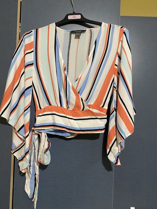 Top scurt pe talie cu dungi si maneci evazate Primark marime 6/34