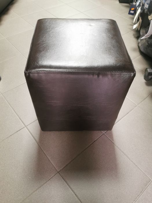 Tabureți de vânzare
