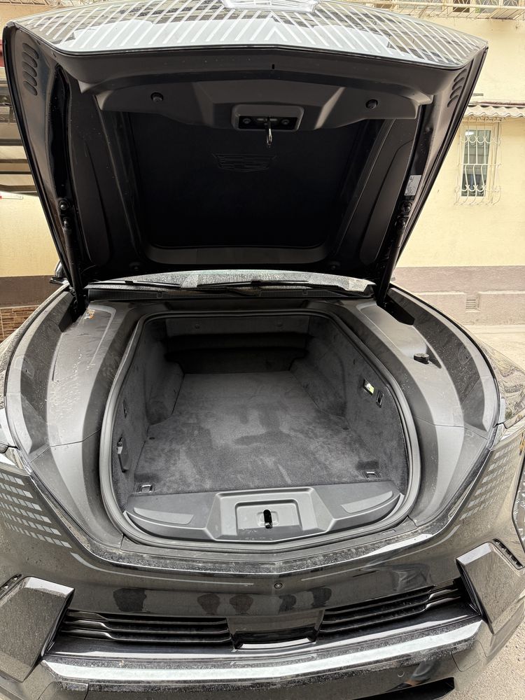 Cadilac Escalade IQ 1000 sport 1