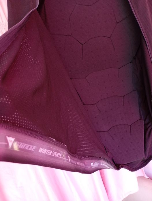 Жилетка с брониран гръб на DAINESE