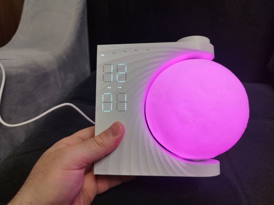 Lampă RETEYUNG cu lumină RGB și glob lunar