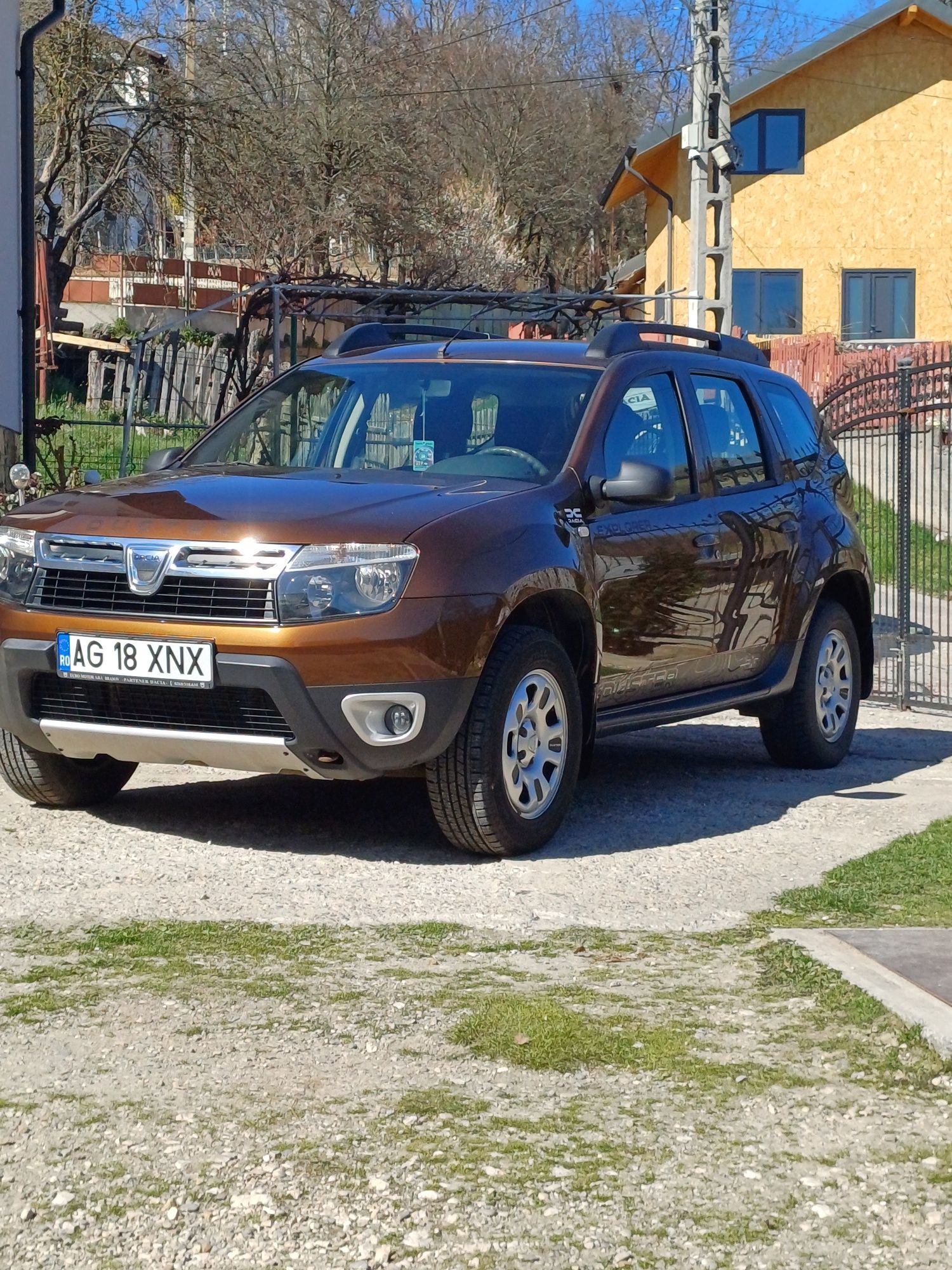 Dacia duster  an fab 2013 bezina