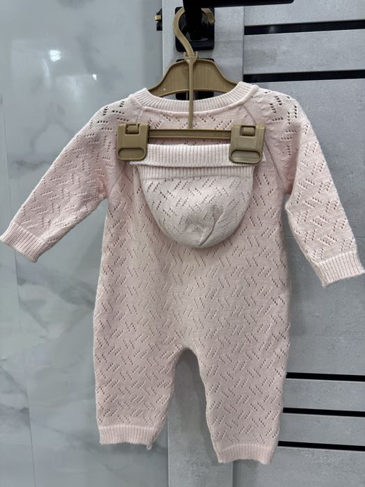 Розовый комбинезон на выписку из роддома на девочку