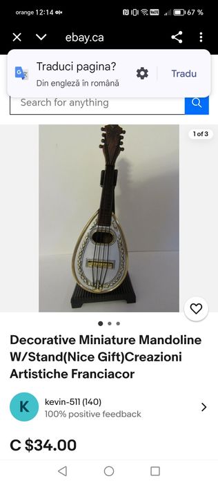 Obiecte de colecție cu foite de aur și pistol din bronz