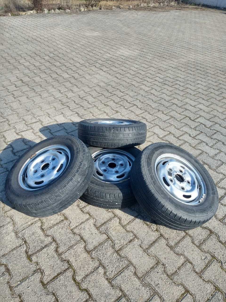 4 броя пълни колела 15″ с джанти Ford + гуми Pirelli Carrier AllSeason