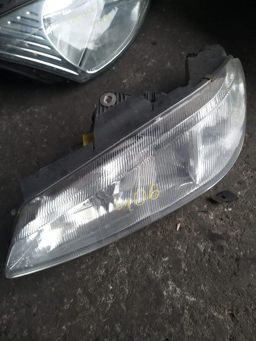 Far Stanga pentru Peugeot 406 an 1995-2005