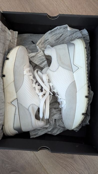 Дамски сникърси TOGOSHI /бели/