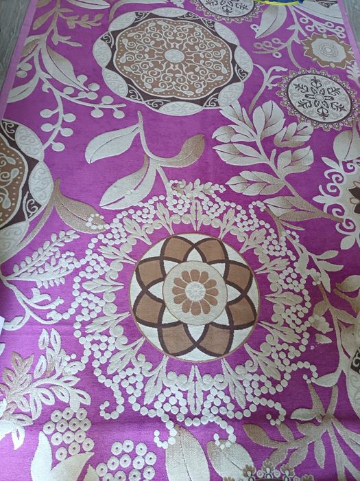 Ковер 2*4, в отличном состоянии