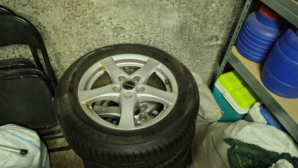 Vând roti aliaj Renault se