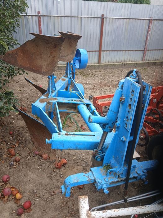 Vând plug 2 trupite reversibil