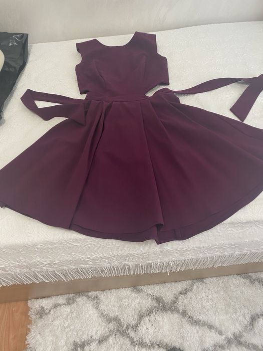 Българска рокля, почти нова