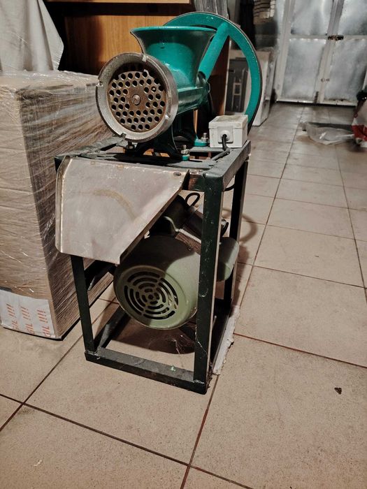 Masina de tocat electrica tip banc