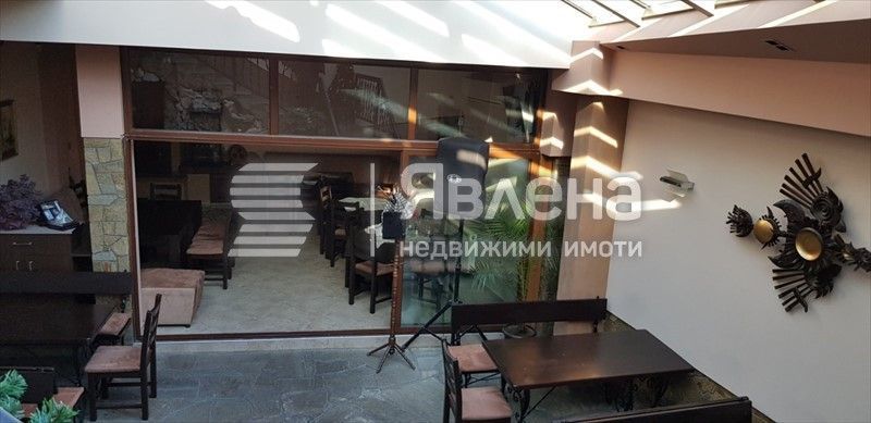Ресторант и два магазина