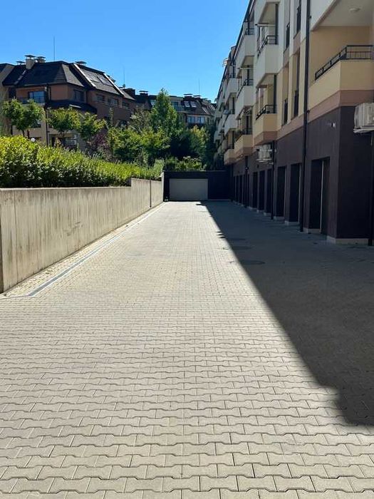Продава Паркомясто