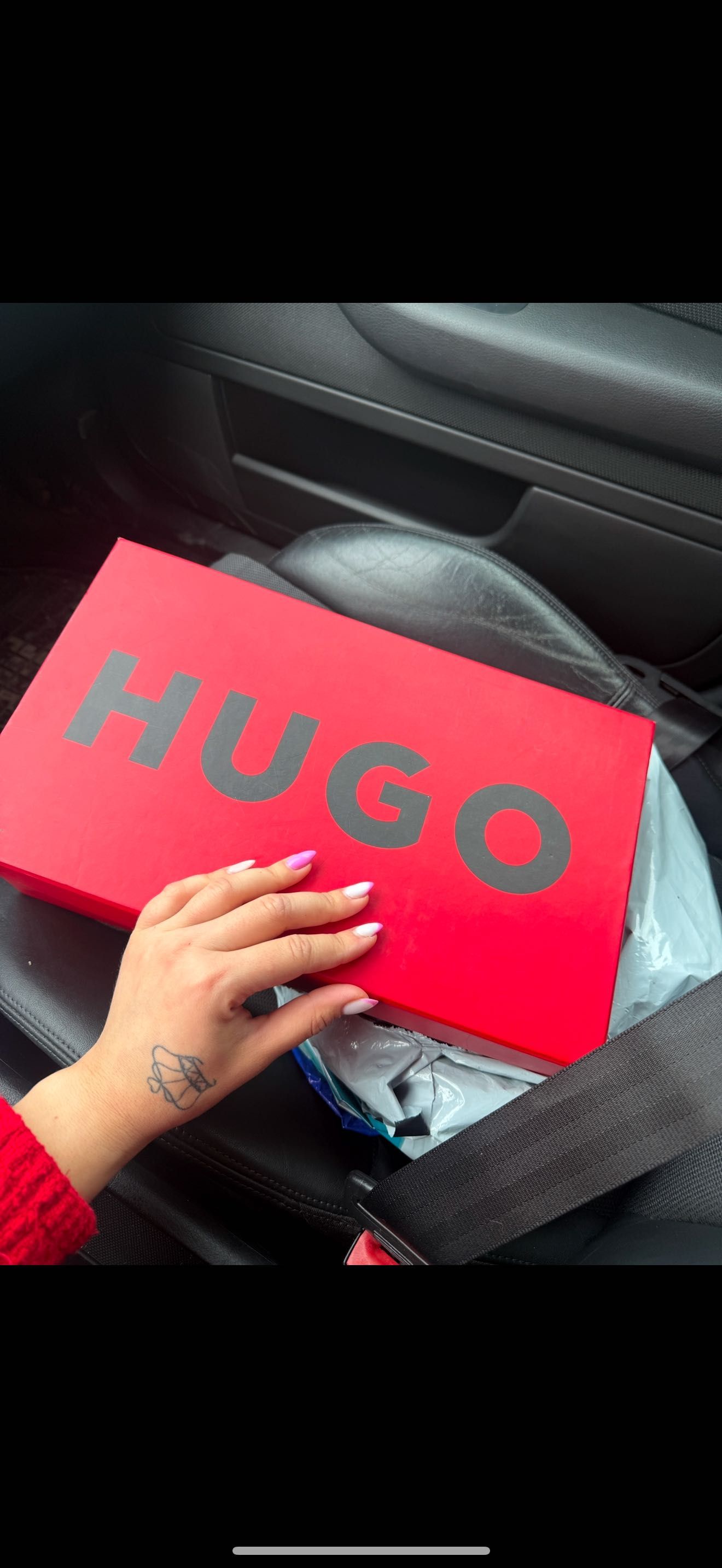 Чисто нови маратонки hugo
