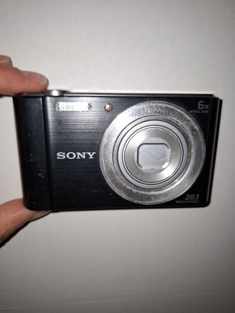 Компактен дигитален фотоапарат SONY Cybershot W810