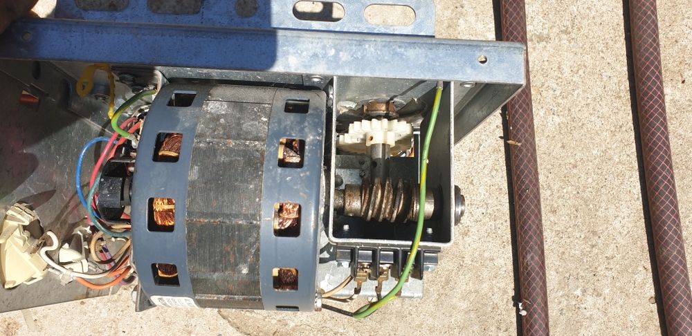 Deschidere ușă garaj electrica