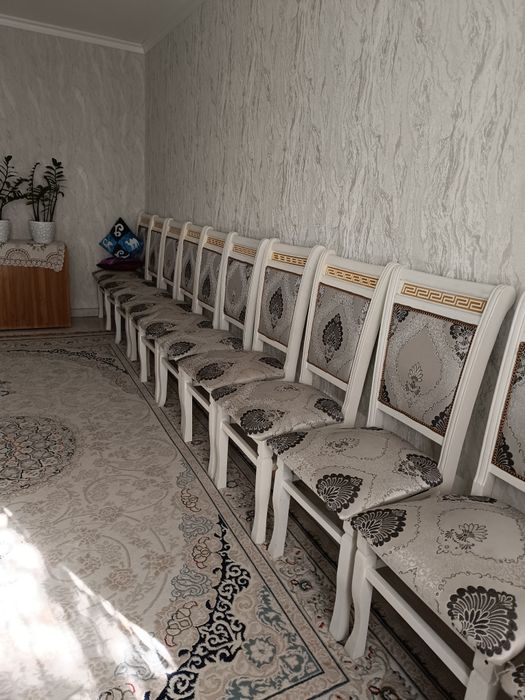 Стол со стульями