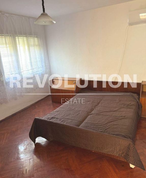 Тристаен апартамент в района на м-т  св. Никола!