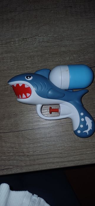 Pistol cu apa,Rechin