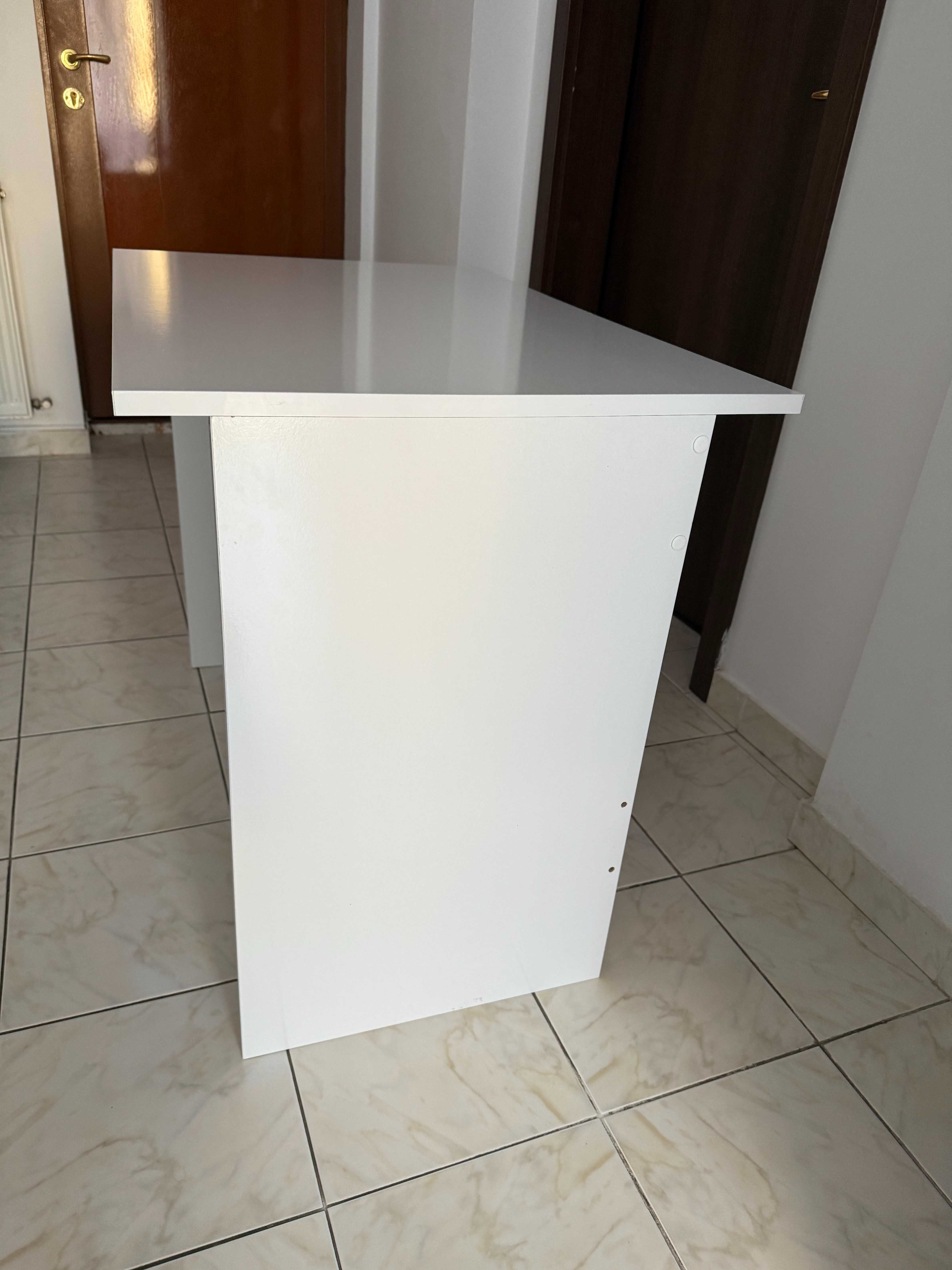 Masa de birou alba 90 x 60 cm  si covoras pvc protectie pardosea