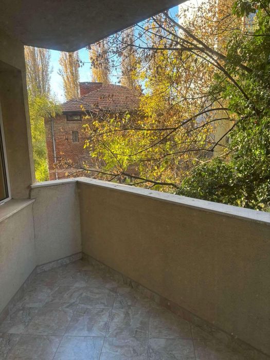 Дава се под наем Двустаен апартамент в Пловдив, Кършияка - 82 кв.м за 425 € - Снимка #4