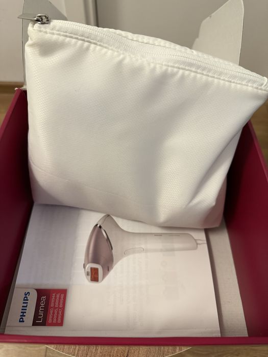 Фотоепилатор Philips Lumea BRI947