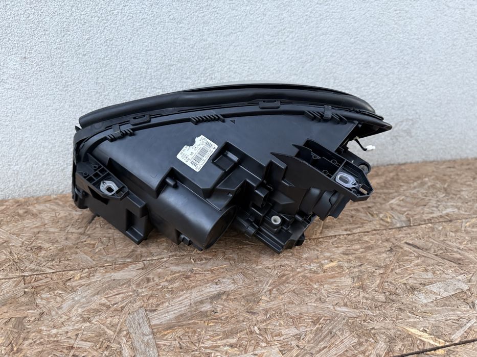 Far dreapta Mercedes GLA W156 Xenon + LED Original Europa