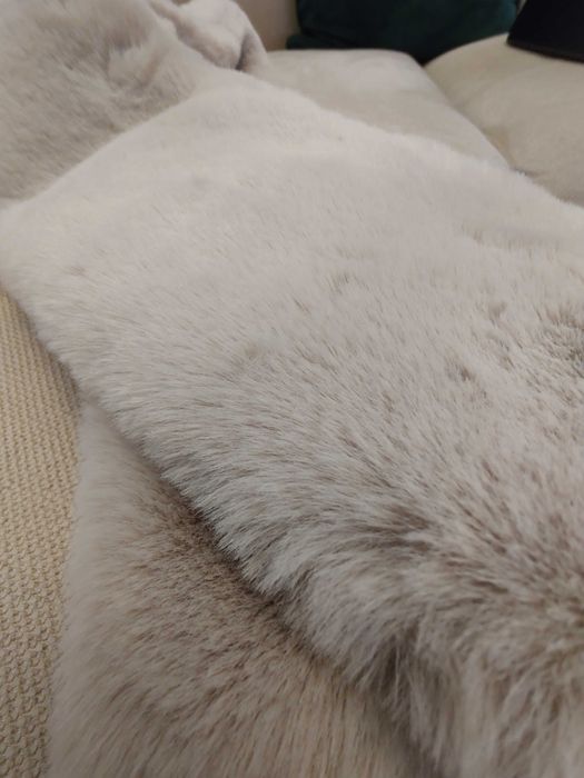 Guler din blana artificiala, nude, foarte moale,nou fara eticheta