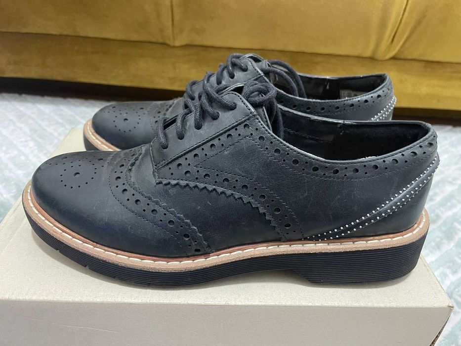 Pantofi CLARKS stil bărbătesc pentru femei