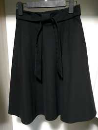Шкльная чёрная юбка