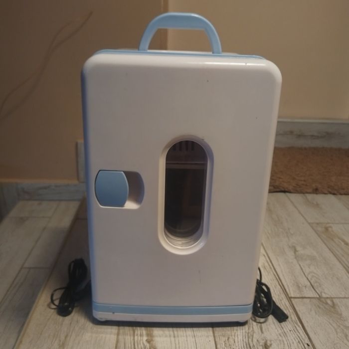 Мини хладилник на 12 и 220 волта