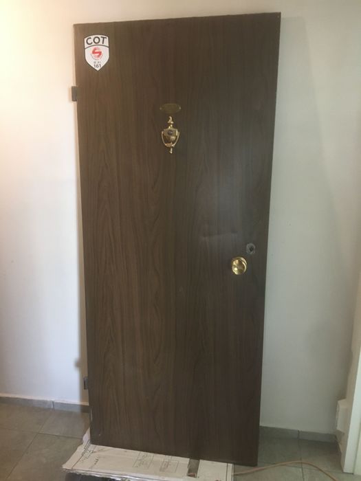 Метално крило за врата