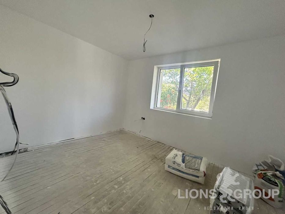 Къща с двор в м-т Боровец, гр. Варна – 126 990 €