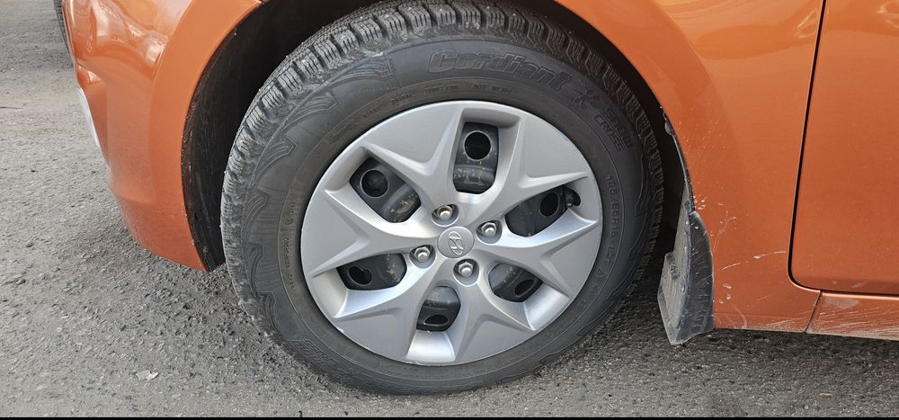 Шины Cordiant Snow Cross почти новые.