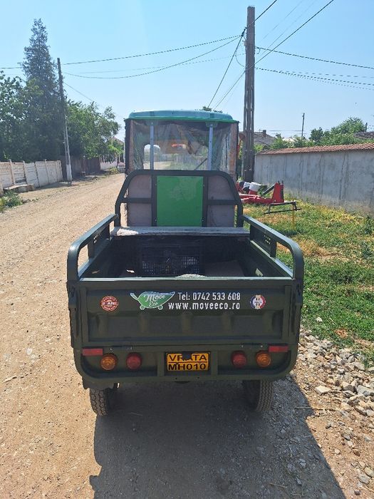 Vând triciclu cu semi cabină