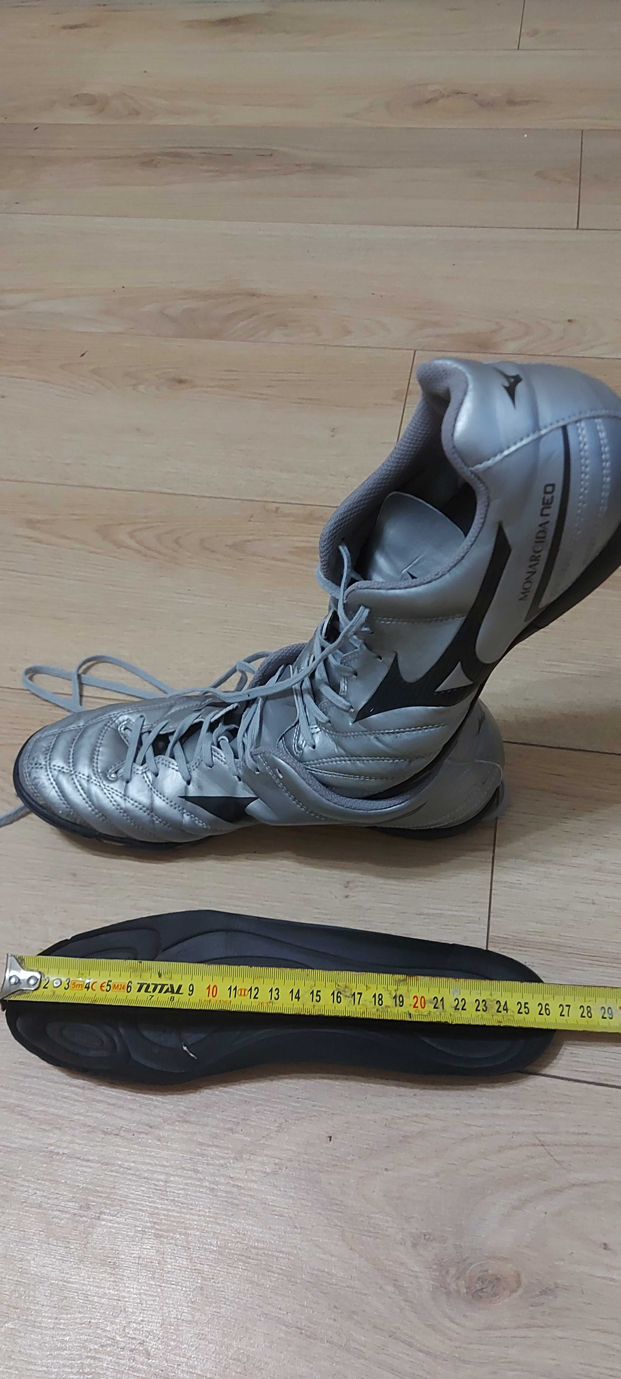 Футболни обувки Mizuno и Adidas 42 и 43 номер
