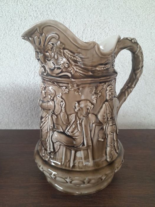 Villeroy Boch,  carafa din ceramica,  scena în relief,  h 25 cm
