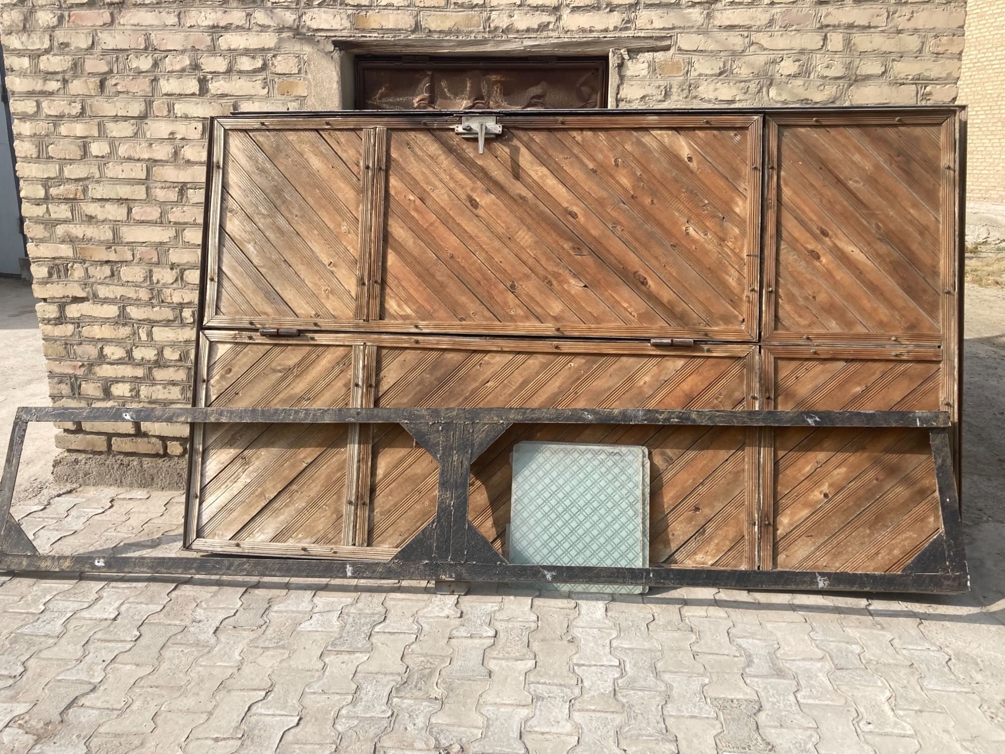 Продаются ворота без коробки металлодеревянные