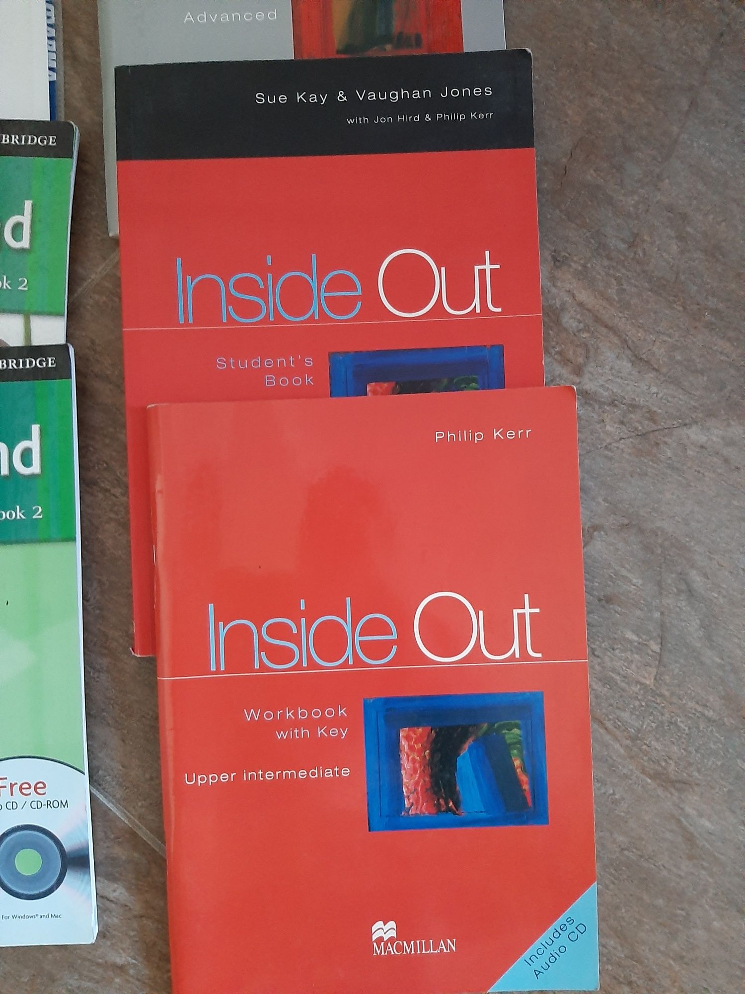 Учебници по английски с учеби тетрадки Inside out и Cambridge