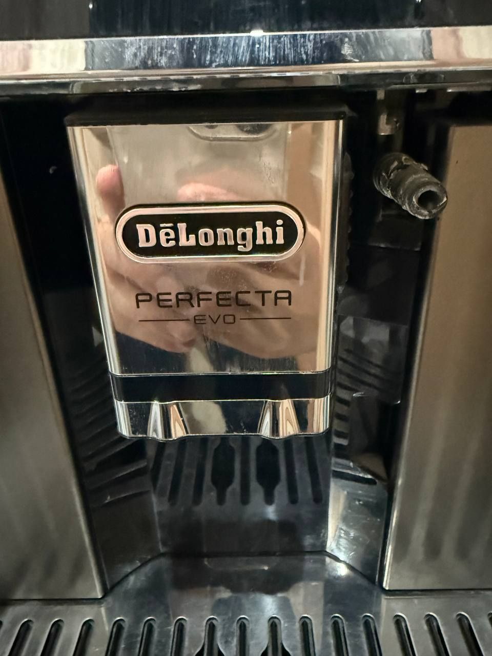Kofe aparat sotiladi Delonghi